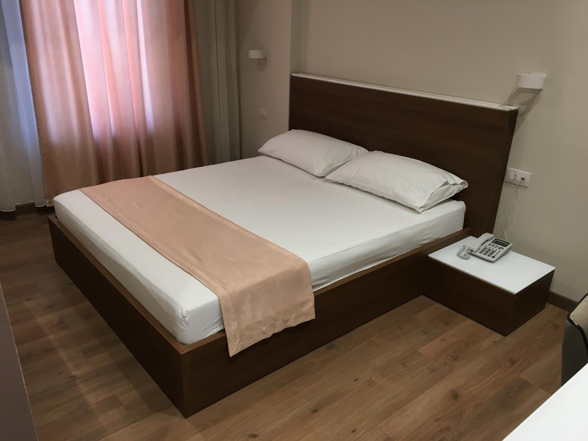 Soleo Hotel Tirana Exteriör bild